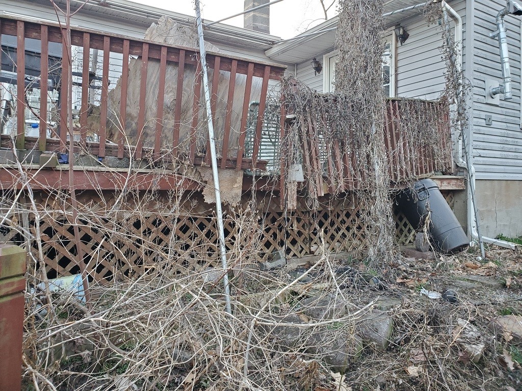 Deck Removal & Demolition Soldiers Hauling LLC