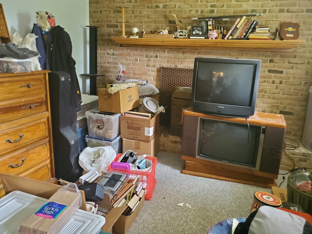 television, furniture, junk in living room, junk removal, perry pa, soldiers hauling